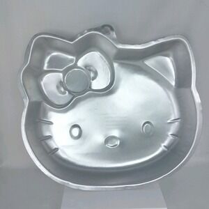 2010 WILTON HELLO KITTY SANRIO ALUMINUM CAKE BAKING PAN MOLD 2105-7575